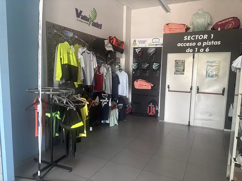 Detalle de la tienda física en las instalaciones