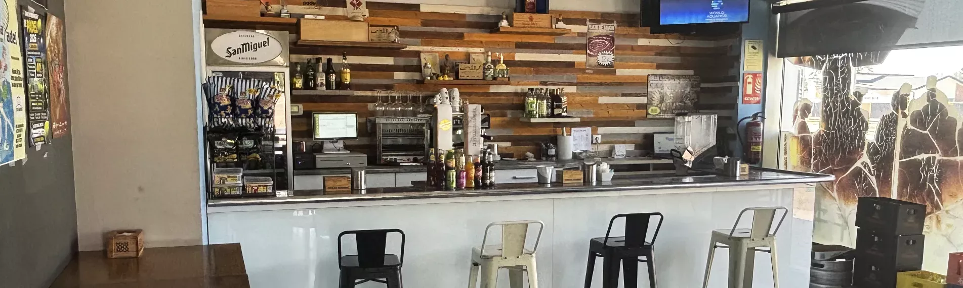 Tienda y bar